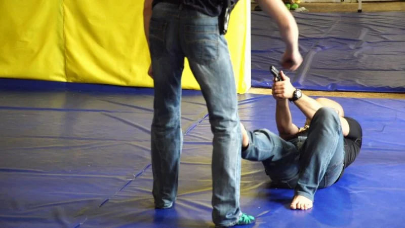 Свідки побиття: що робити, якщо не можеш втрутитись, і яке покарання чекає.