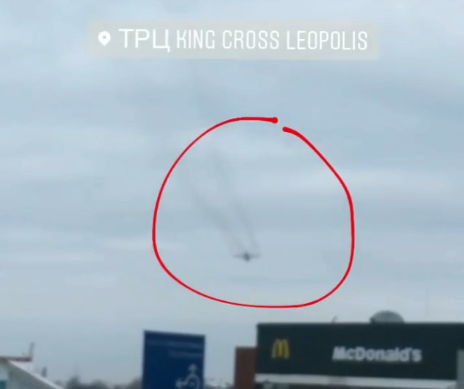 У Львові під час посадки задимівся літак. Скріншот з відео очевидців