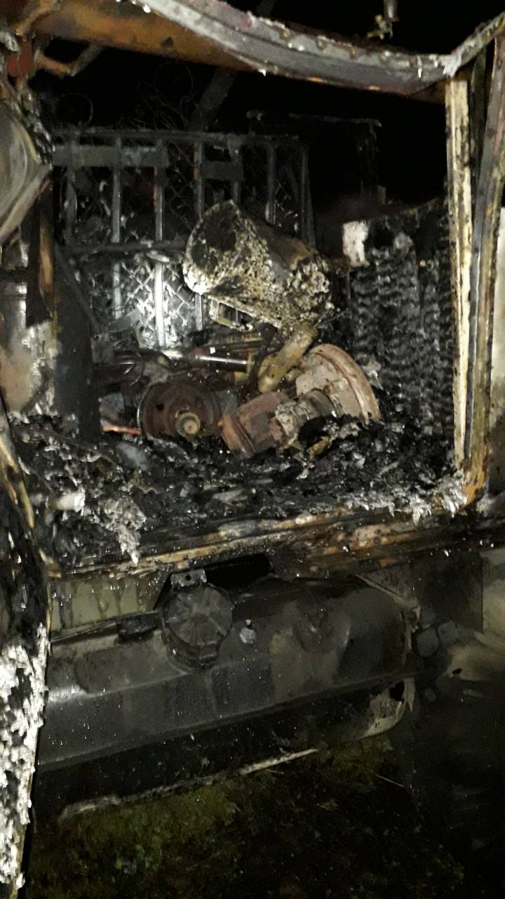 На Львівщині у військовому автомобілі згорів чоловік.