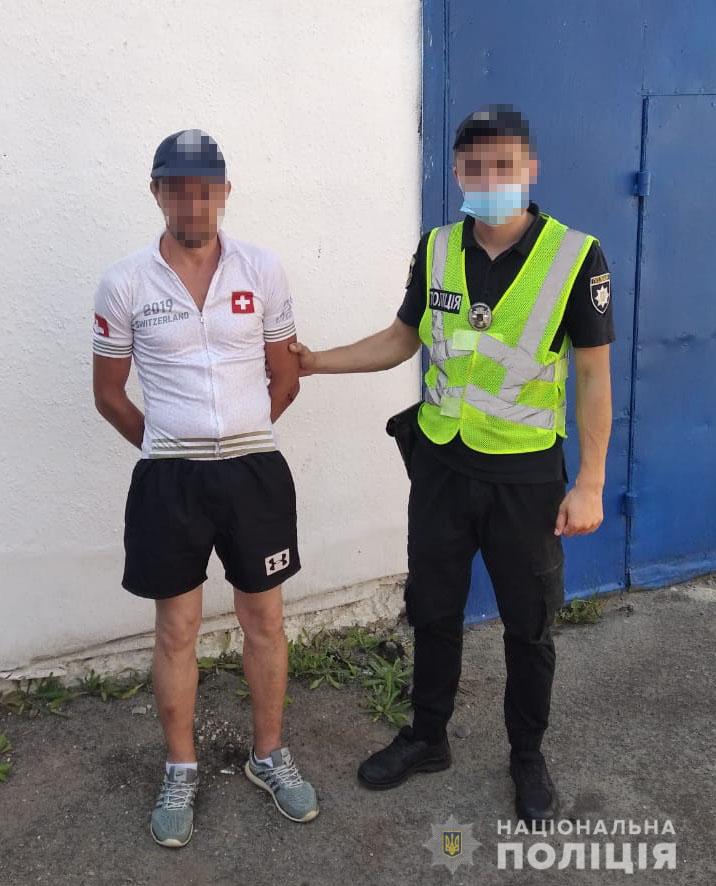 У Городку важко поранили 23-річного хлопця. Фото поліції