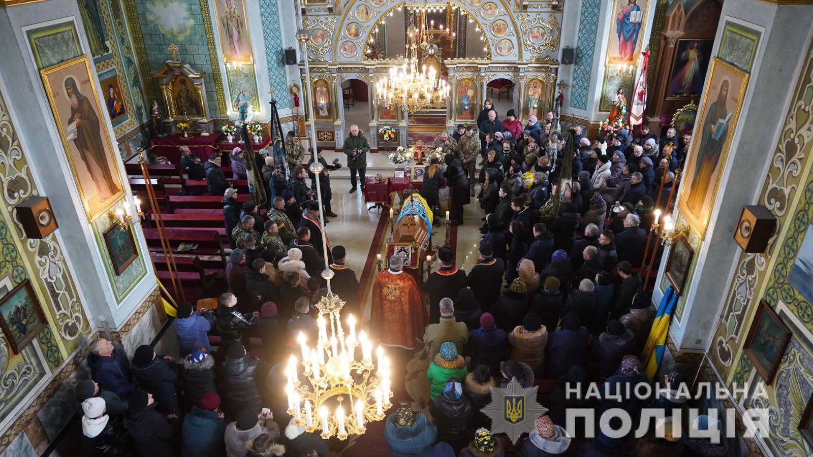 Львівщина попрощалась із поліцейським Романом Рущишином, який загинув у бою на Луганщині