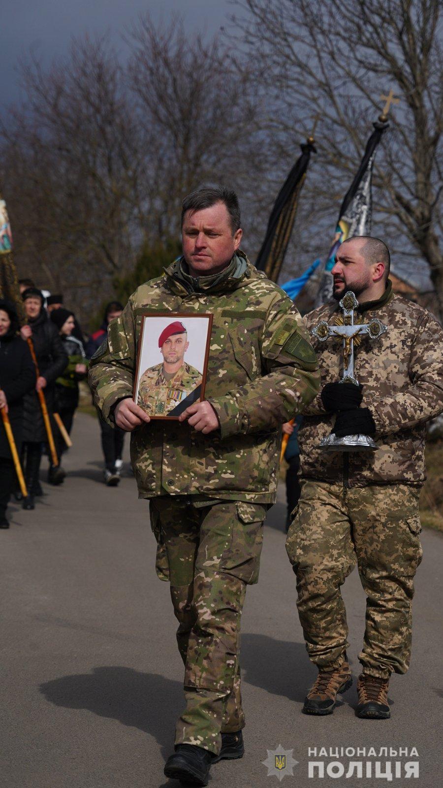 Львівщина попрощалась із поліцейським Романом Рущишином, який загинув у бою на Луганщині