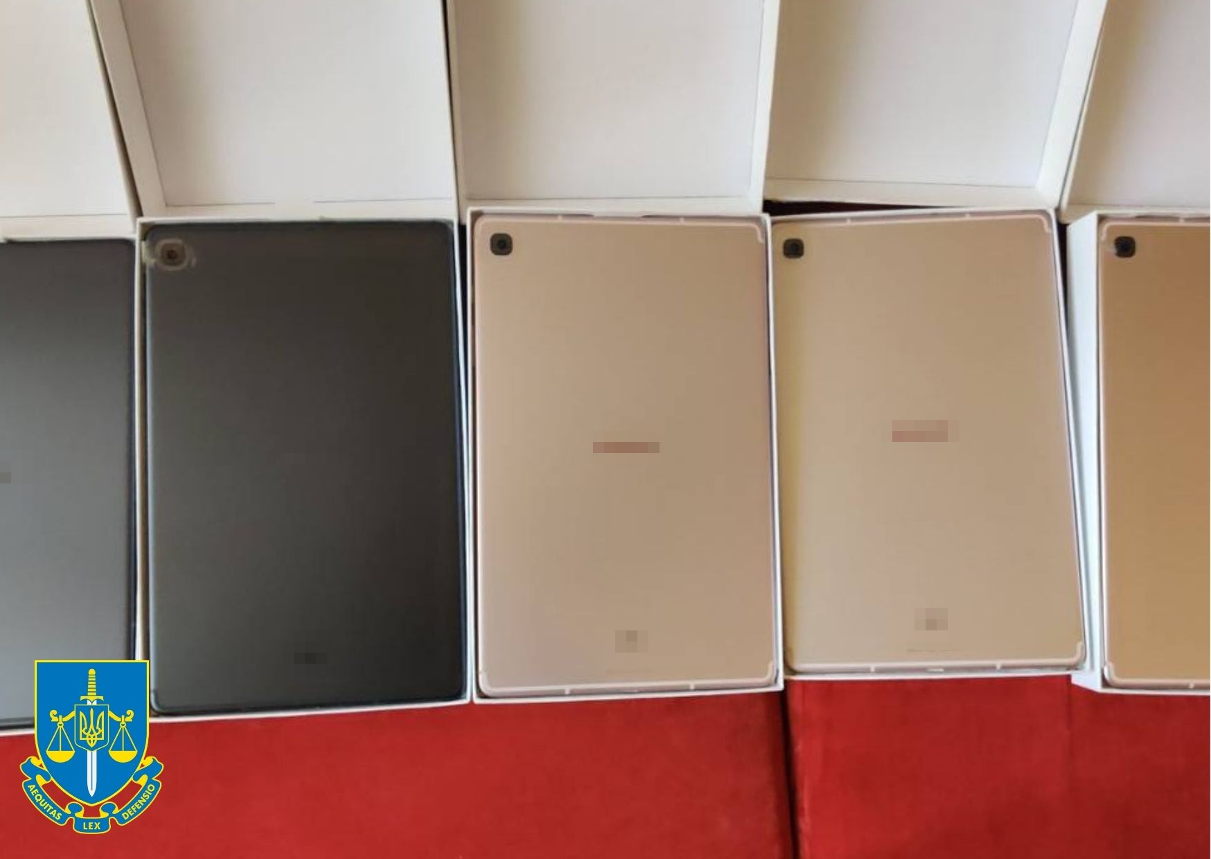 Львівський волонтер викрав зі складу планшетів на 100 тисяч гривень