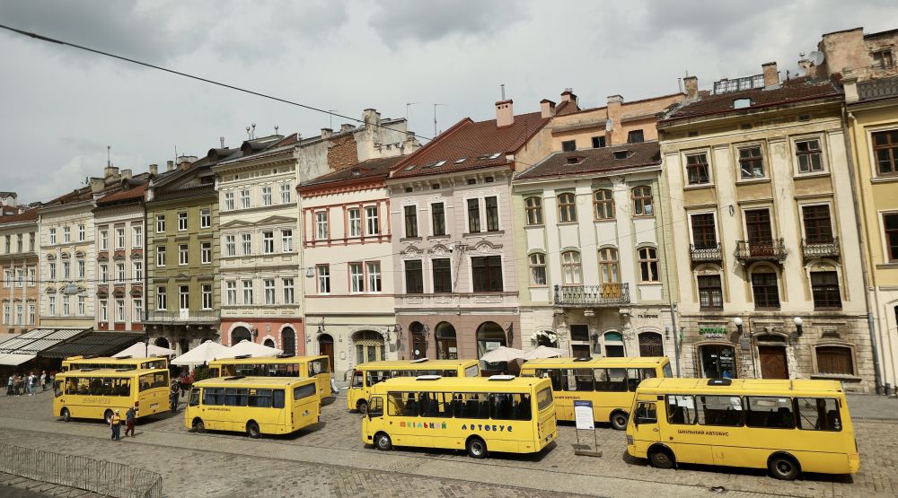 Екскурсія Львовом, яка ніколи не відбудеться: на площі Ринок провели соціальну акцію