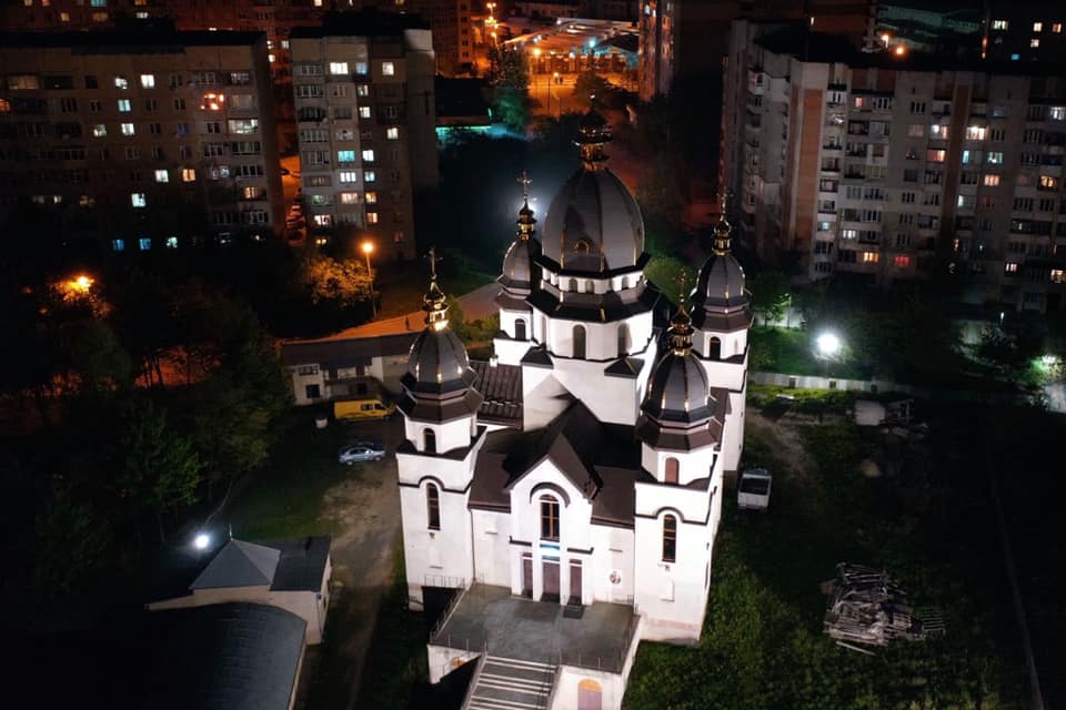 Як виглядає нічний Сихів з висоти пташиного польоту. Фото: Роман Балук