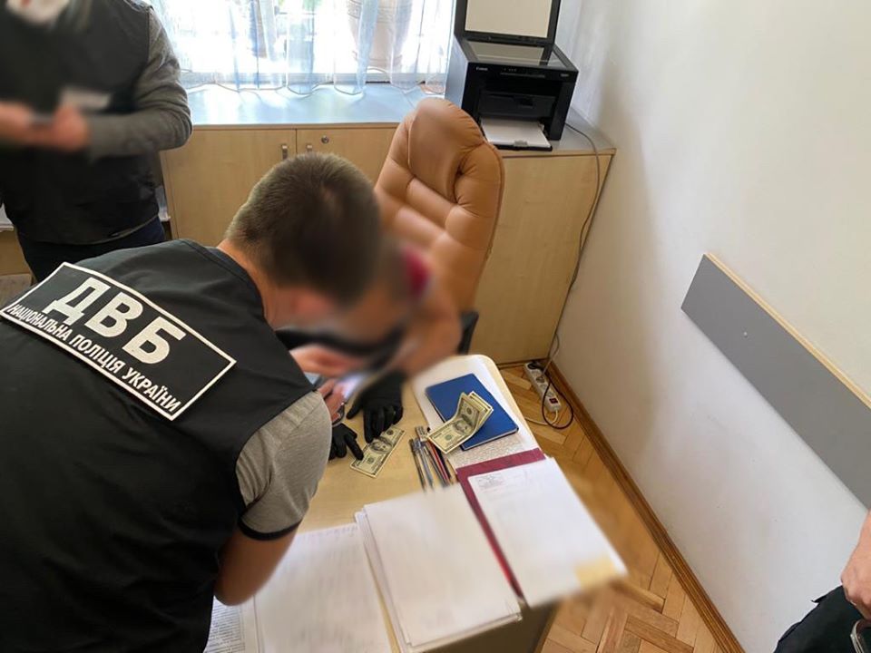 У Львові нацгвардійці хотіли відкупитись від військової служби. Фото поліції