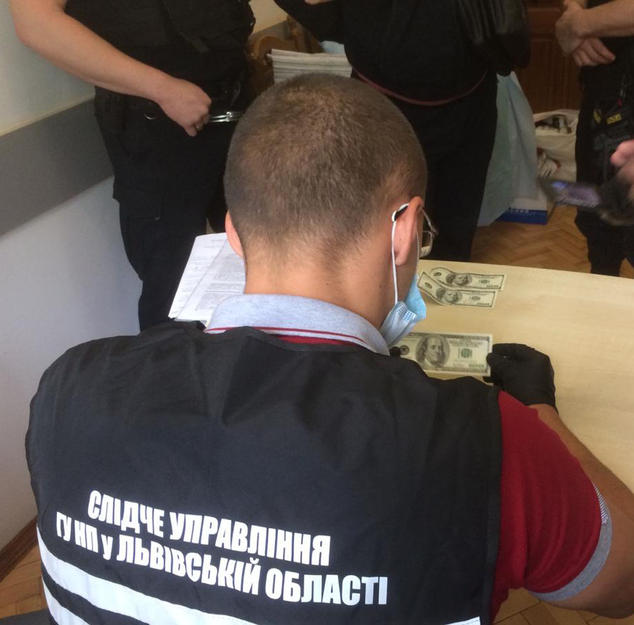 У Львові нацгвардійці хотіли відкупитись від військової служби. Фото поліції