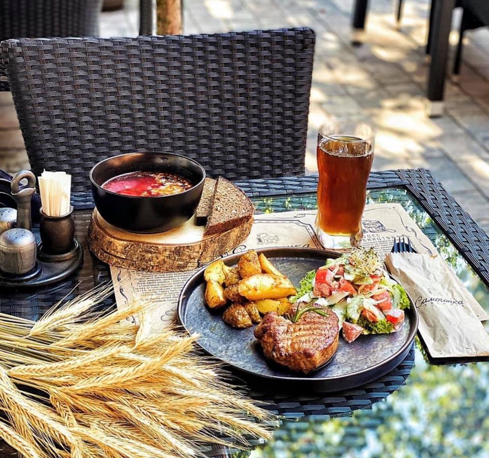 На Зеленій відкрили новий ресторан української кухні. Фото: Самогонка траторія