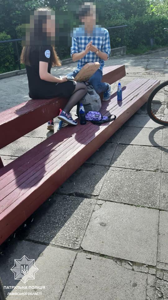 Розпивання алкоголю в громадських місцях. Фото поліції