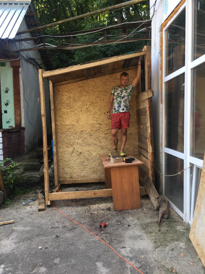 Початок будівництва вольєру. Фото: Орест Залипський