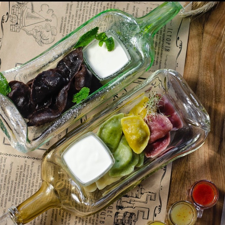 На Зеленій відкрили новий ресторан української кухні. Фото: Самогонка траторія