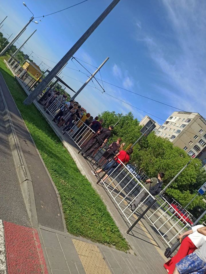 Львів'ян не впускають в трамваї. Фото: Ірина Гриценко