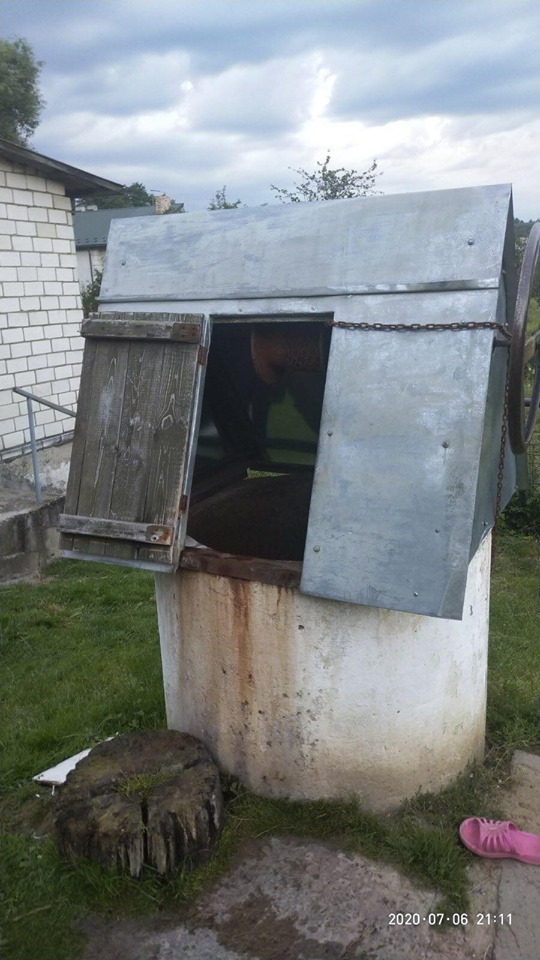 На Львівщині з колодязя дістали пенсіонерку. Фото: ГУ ДСНС