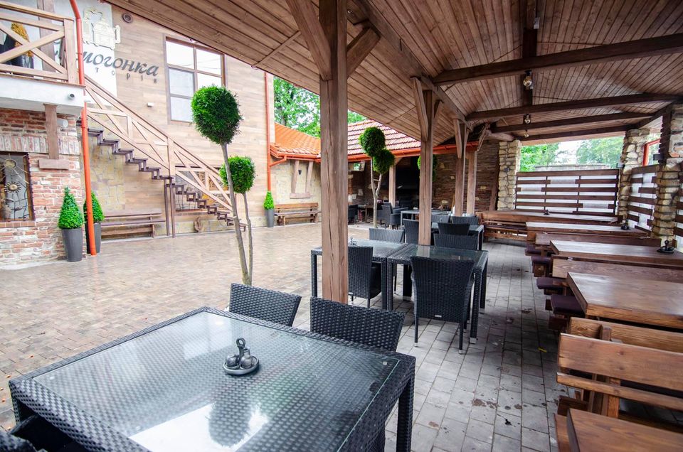 На Зеленій відкрили новий ресторан української кухні. Фото: Самогонка траторія