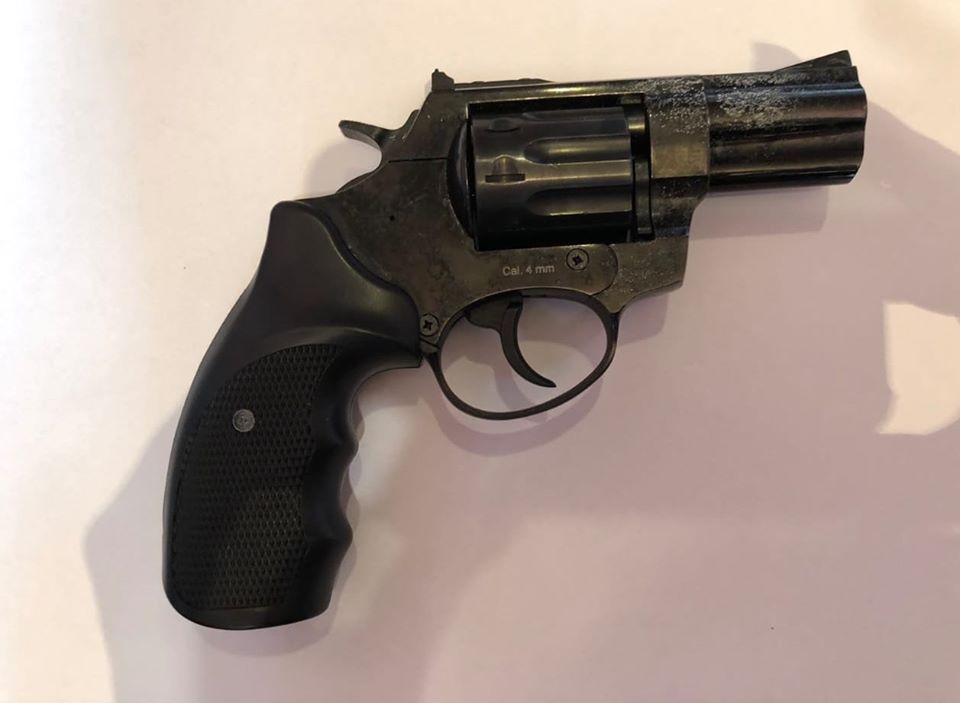 Пістолет, з якого здійснили постріл. Фото поліції