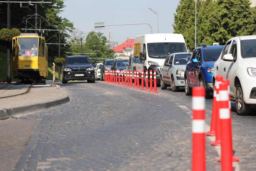 Делініатори на Личаківській. Фото: ЛМР