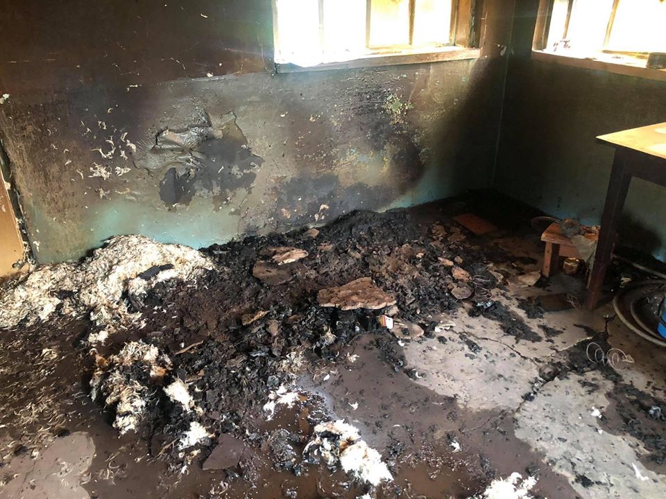 На Львівщині горів будинок. Фото: ГУ ДСНС