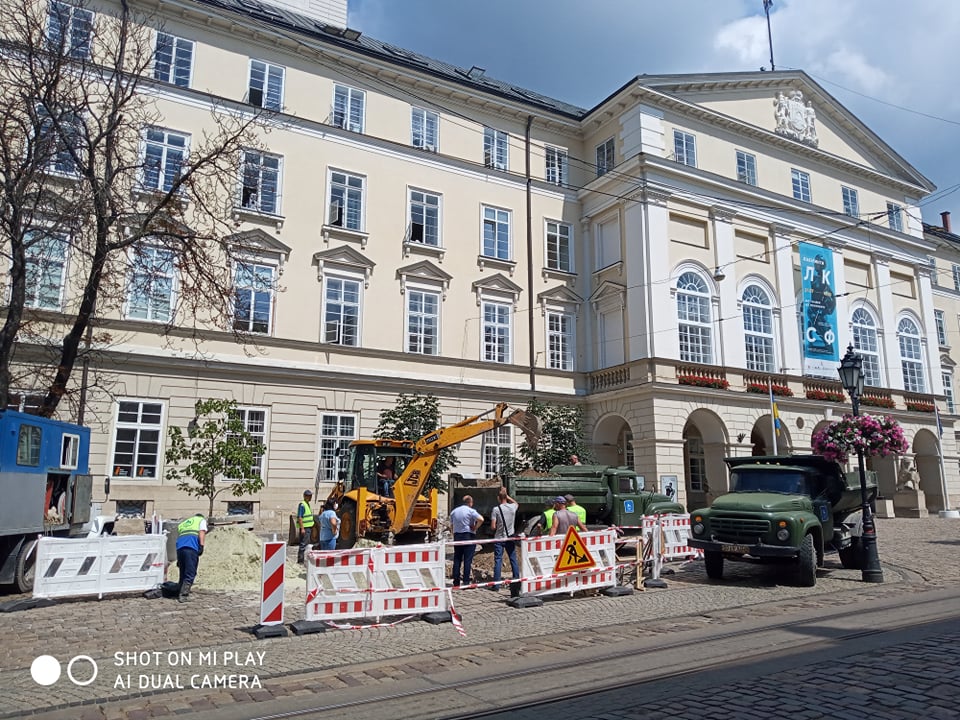 У Львові встановлюють перший питний фонтан. Фото: ЛМР