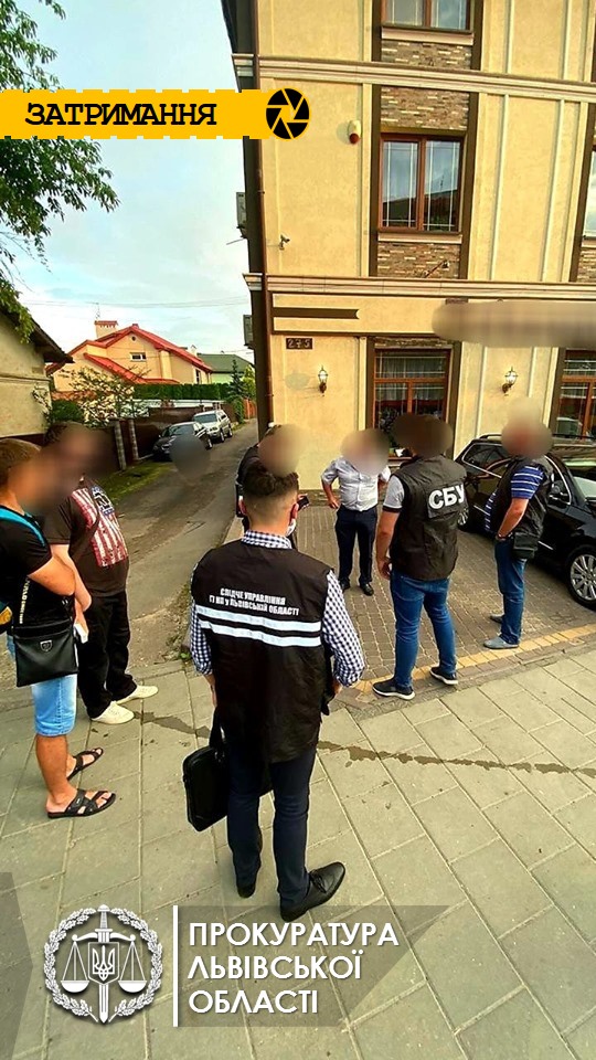 Посадовця Львівоблавтодору затримали на хабарі. Фото: прокуратура Львівщини