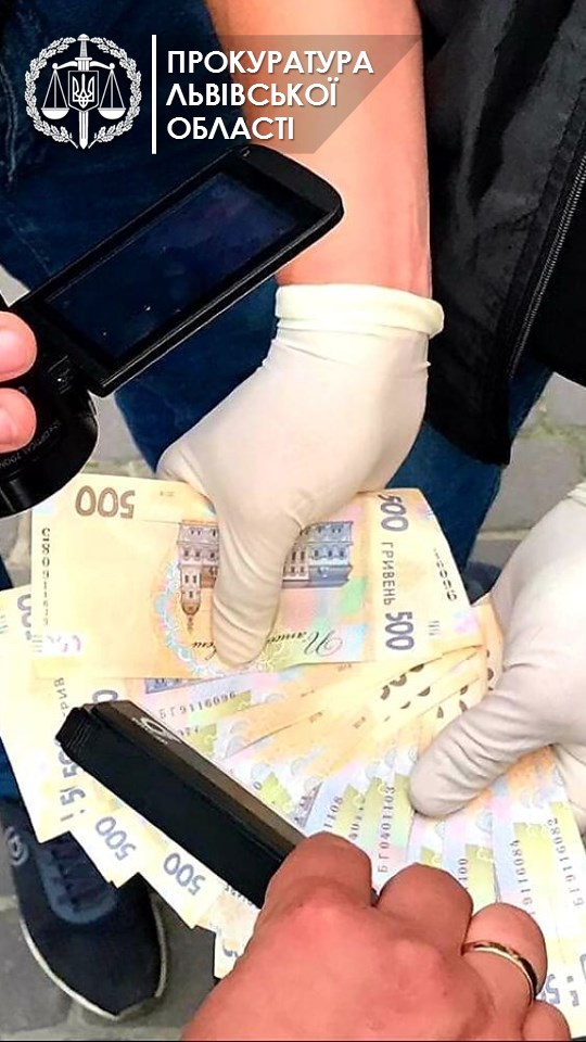 Посадовця Львівоблавтодору затримали на хабарі. Фото: прокуратура Львівщини