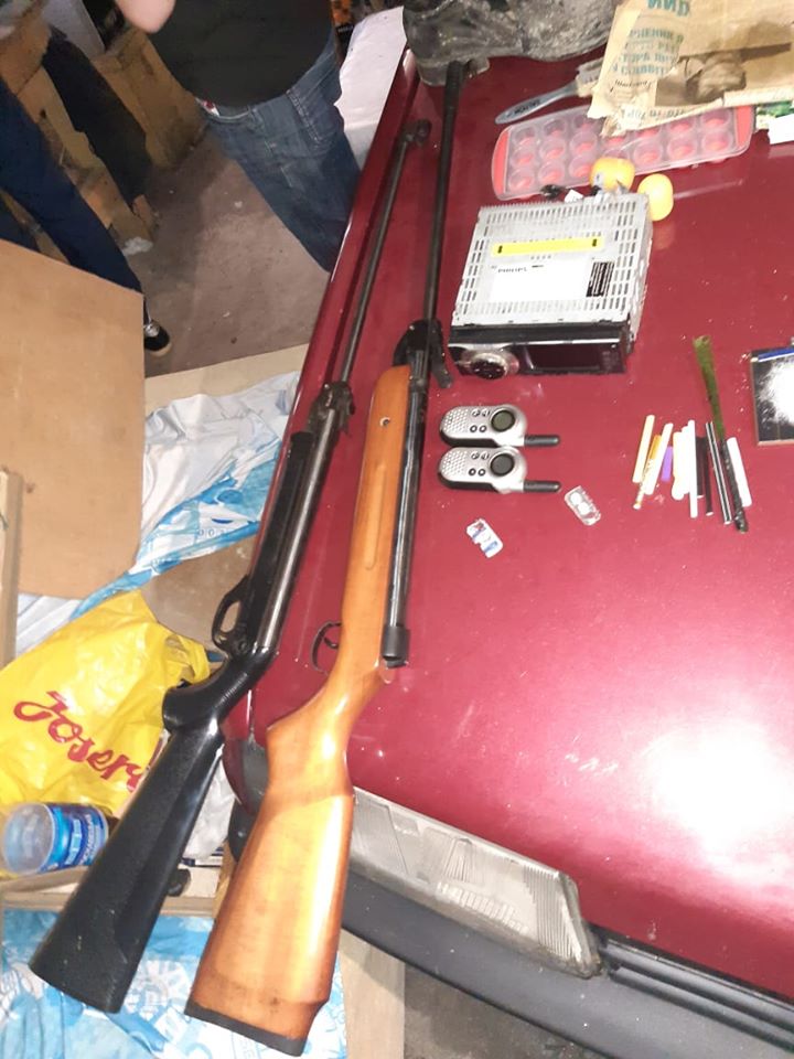 Виявлена зброя. Фото поліції