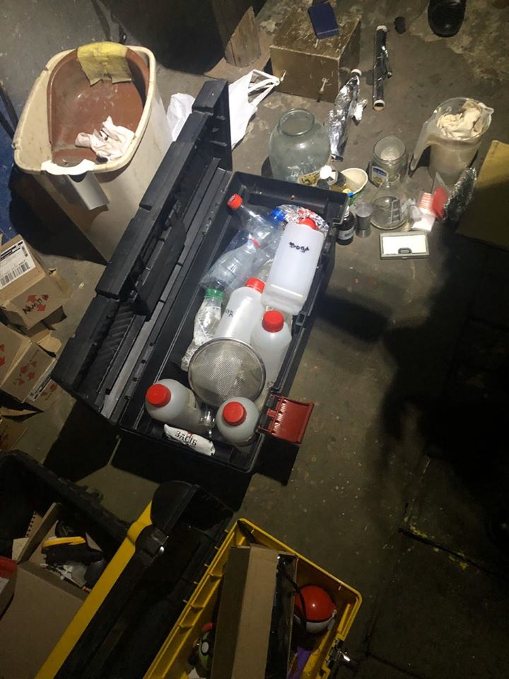 У львівському гаражі виявили нарколабораторію. Фото поліції