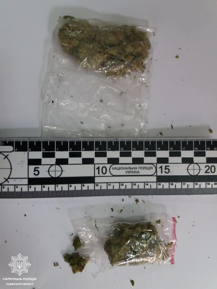 На вулицях міста побільшало львів’ян з наркотиками. Фото поліції