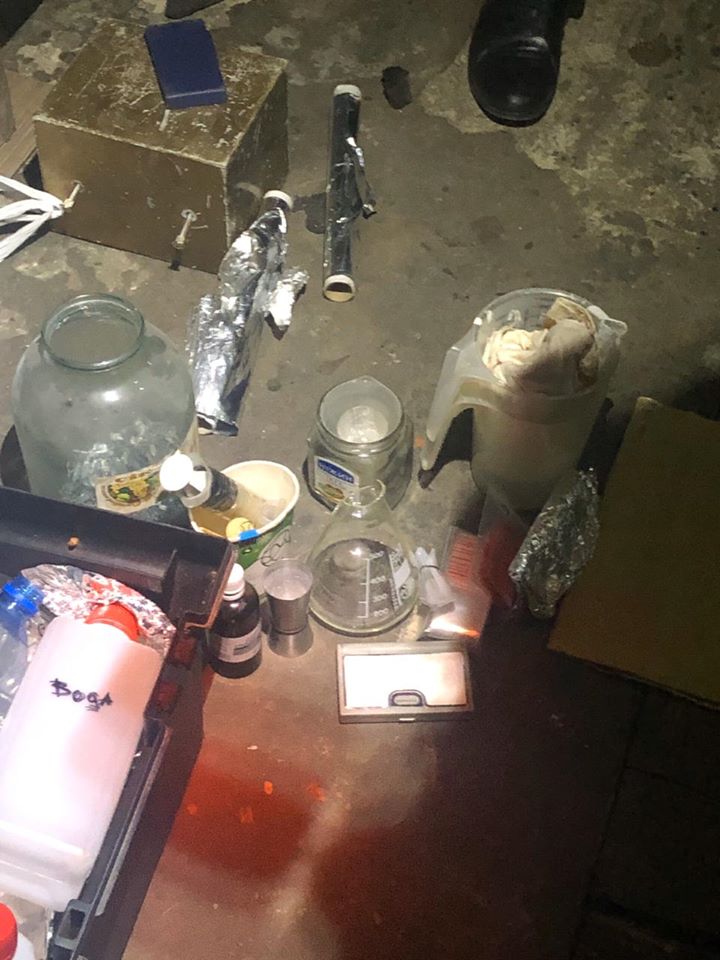 У львівському гаражі виявили нарколабораторію. Фото поліції