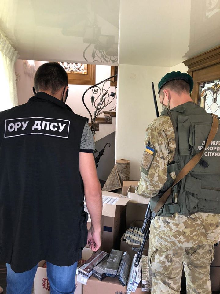 На Львівщині підробляли сигарети. Фото: Держприкордонслужба