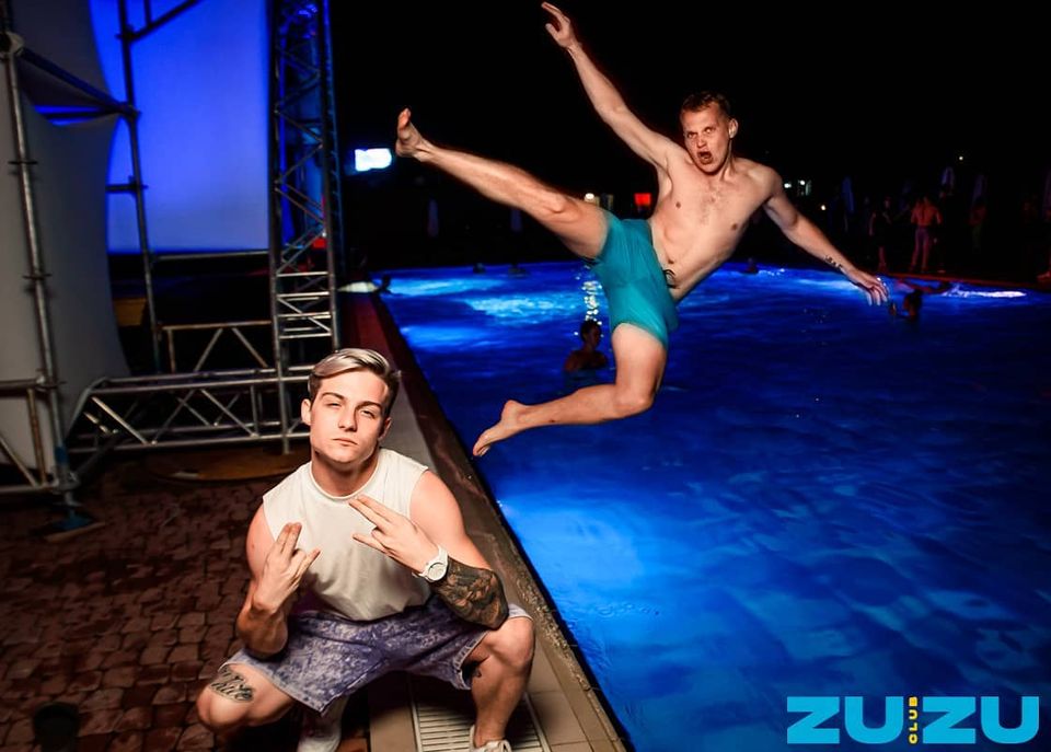 Біля Львова відкрили нічний клуб з басейном просто неба. Фото: Zu Zu Beach Club
