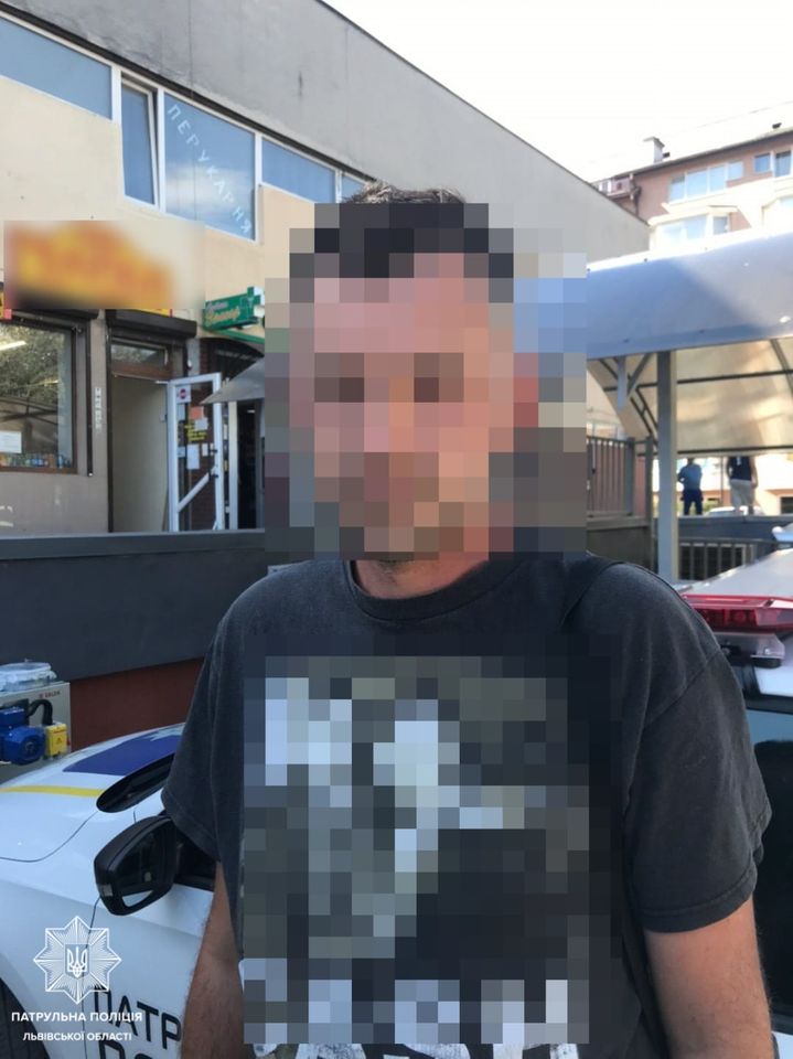 На Мазепи затримали львів’янина з викраденою з пошти посилкою. Фото поліції