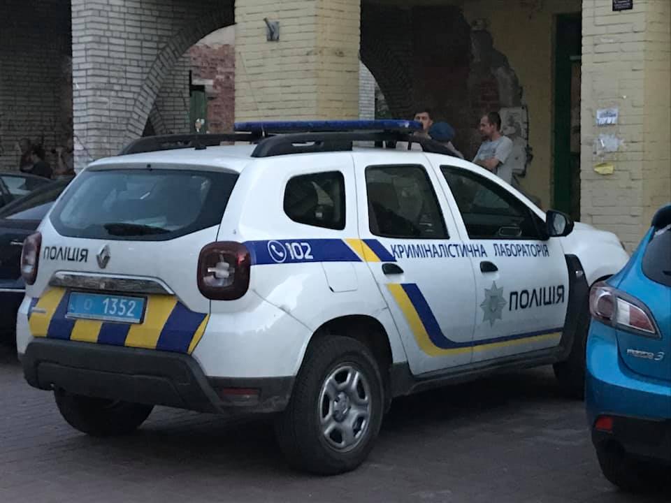 В закинутій будівлі на Богдана Хмельницького знайшли труп. Фото: Варта1