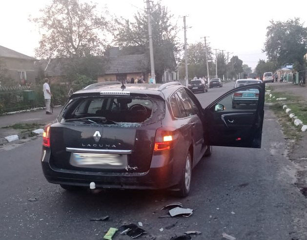 На Львівщині скутер зіткнувся з Renault. Фото: Поліція Львівської області