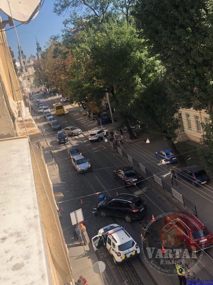 На Чупринки автомобіль збив кур’єра піцерії. Фото: Варта1