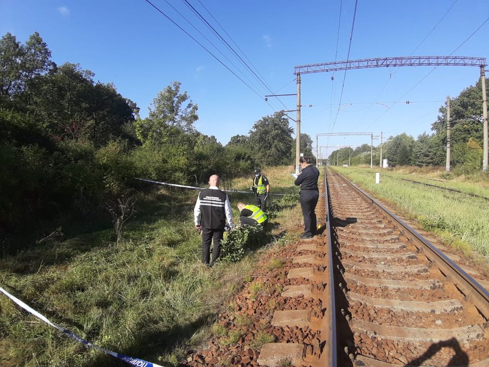 На Львівщині чоловік вистрелив у голову колишній тещі і застрелився сам. Фото поліції