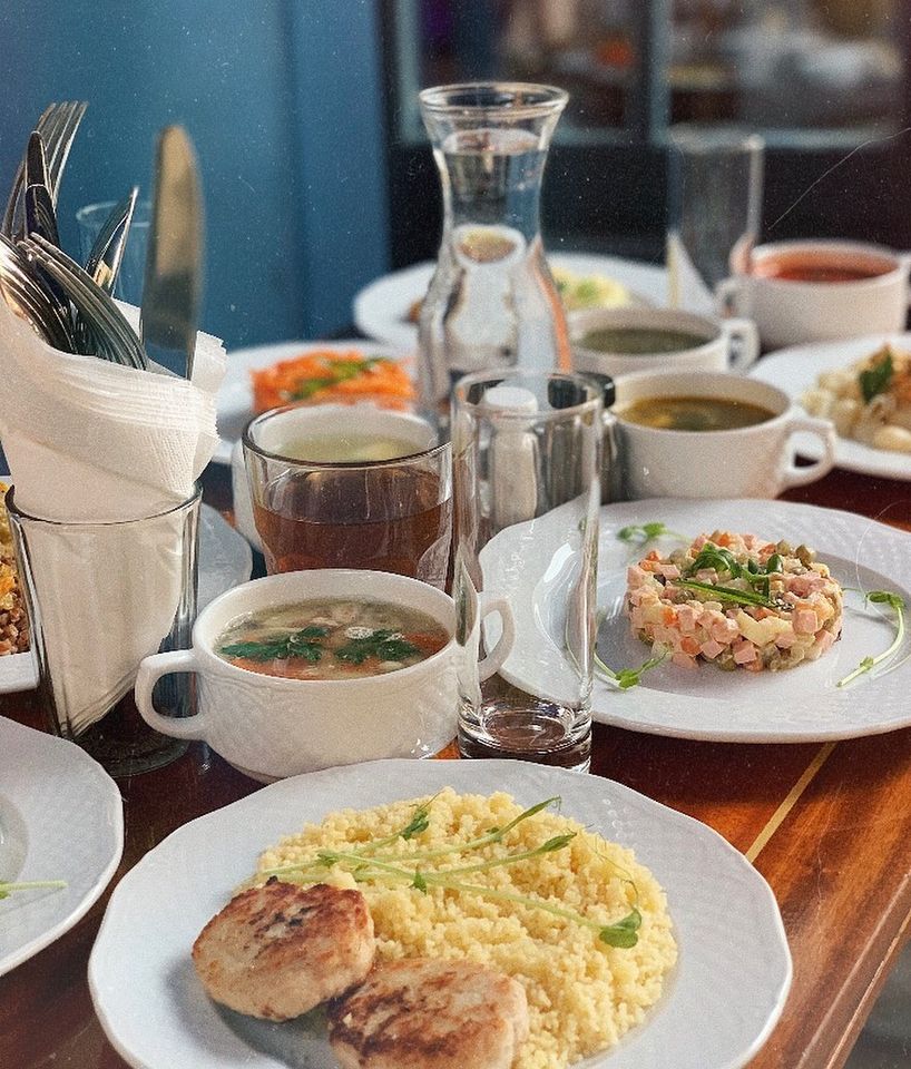 В центрі Львова відкрили санаторій-кафе. Фото: Sanatoriy Lastivka/Facebook