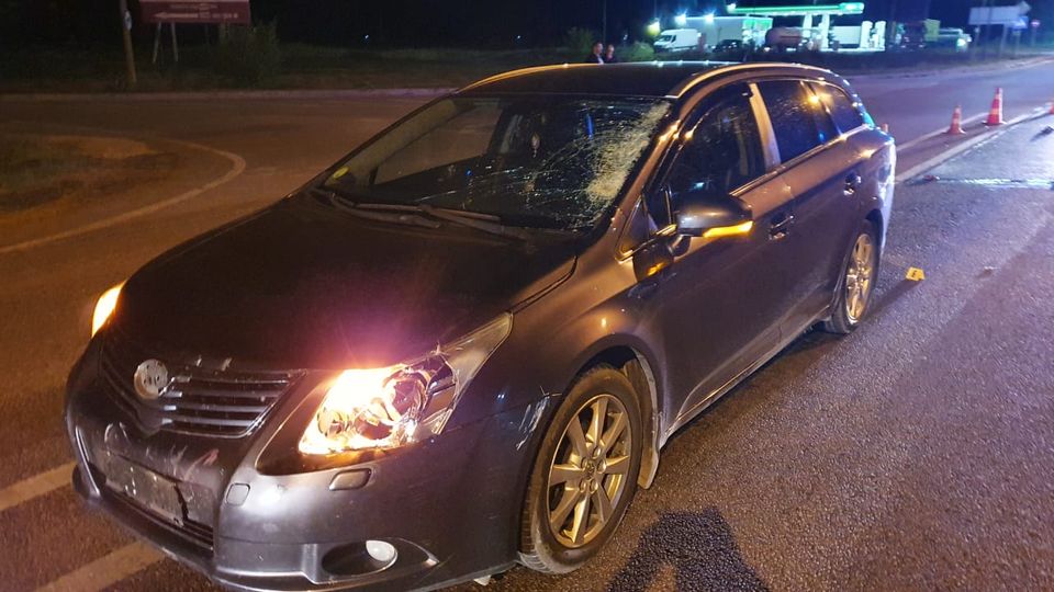 На трасі Київ-Чоп автомобіль на смерть збив пішохода. Фото: поліція Львівської області