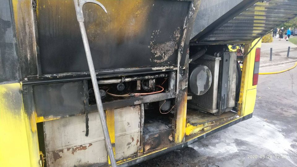 На Величковського загорівся автобус. Фото: ГУ ДСНС