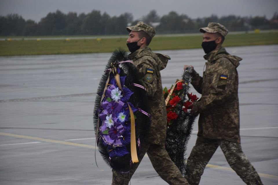 У Львові зустріли тіло загиблого курсанта. Фото: Повітряне командування «Захід»