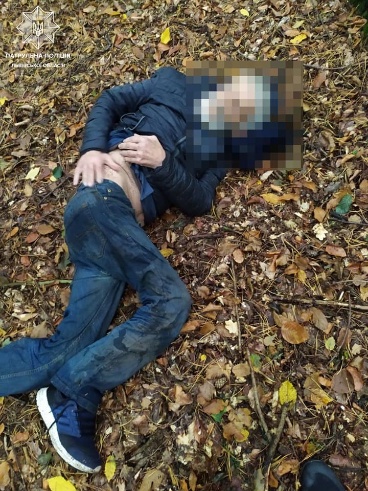 Львівські копи знайшли в лісі пенсіонера, який зник два тижні тому. Фото поліції