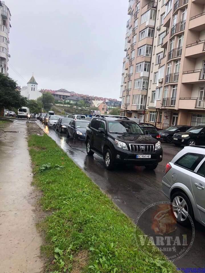 Сихівчанам прогнозують затори ще з тиждень. Фото: Ігор Зінкевич