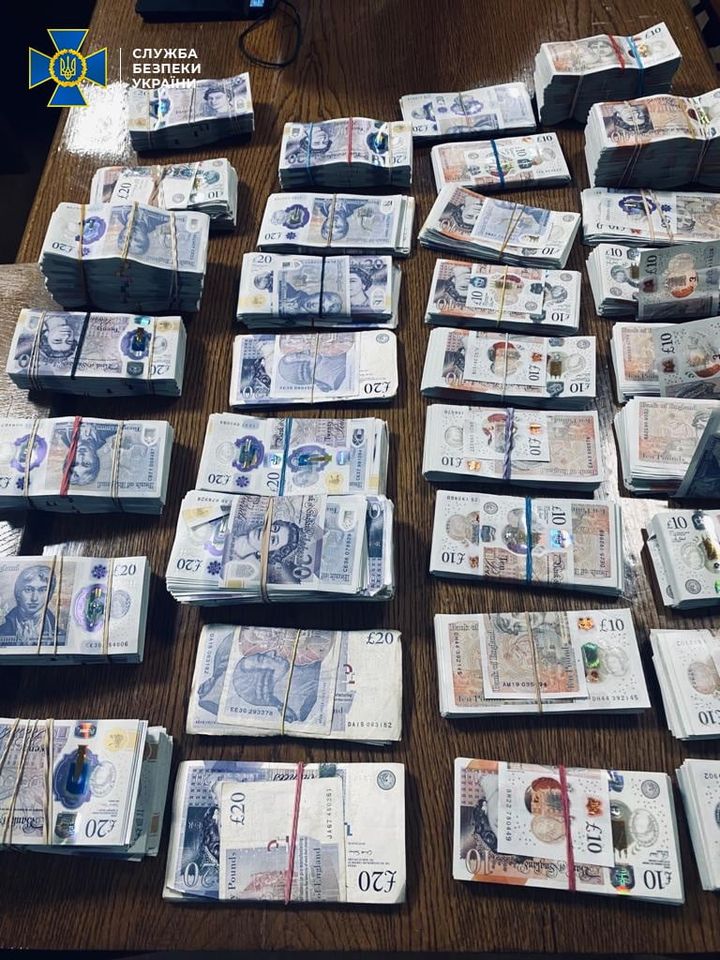 У «Шегинях» вилучили рекордну кількість валюти. Фото: СБУ