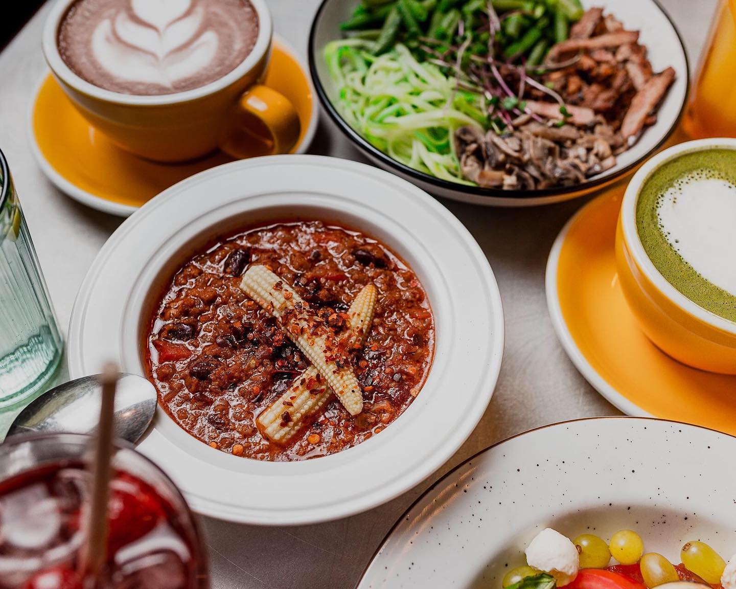 У Львові відкрили ресторан, де до ночі подають сніданки. Фото: Late Breakfast Сlub