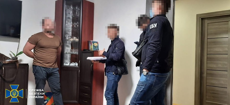 На Львівщині банда торгувала паспортами громадян ЄС. Фото: СБУ