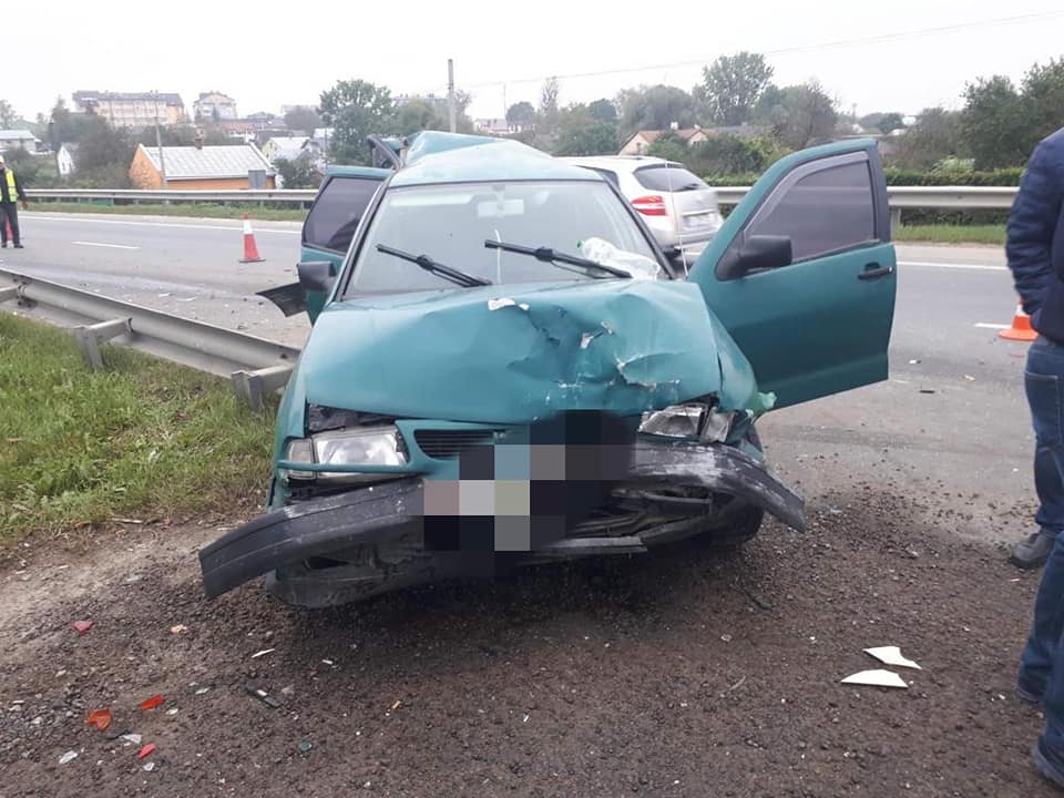 Біля Львова сталась потрійна ДТП. Фото поліції