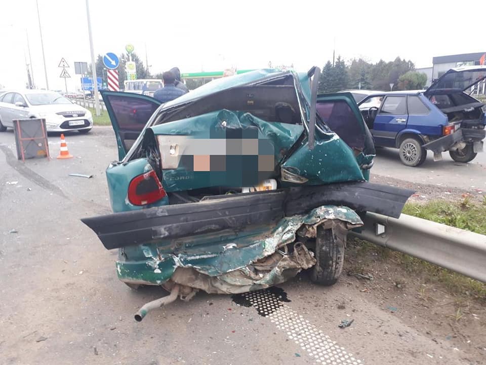 Біля Львова сталась потрійна ДТП. Фото поліції