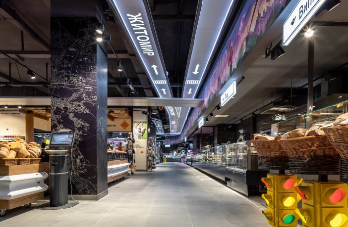 У Львові відкрили супермаркет в стилі траси Київ – Чоп. Фото: Сільпо