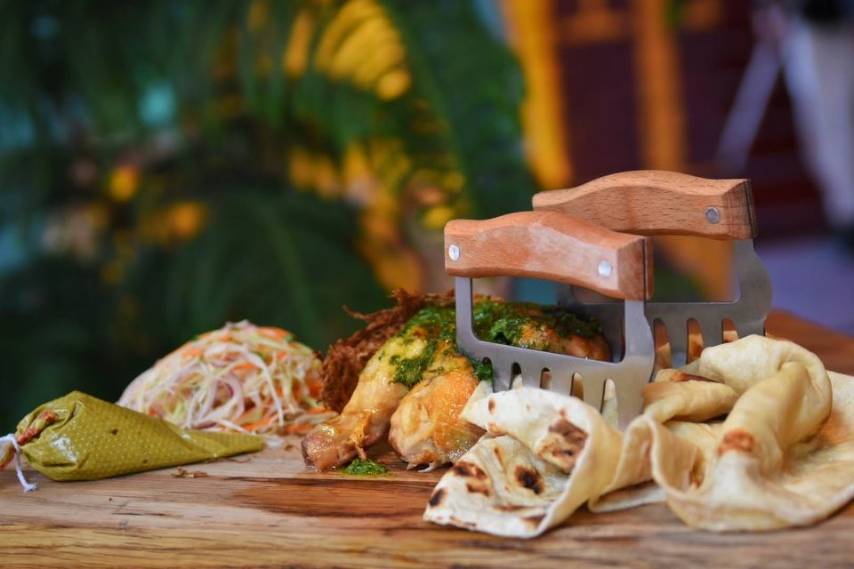 В центрі Львова відкрили кнайпу для справжніх хижаків. Фото: Гризло / Gryzlo