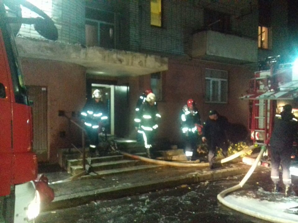 Вночі львів’ян евакуювали з будинку на Скорини. Фото: ГУ ДСНС