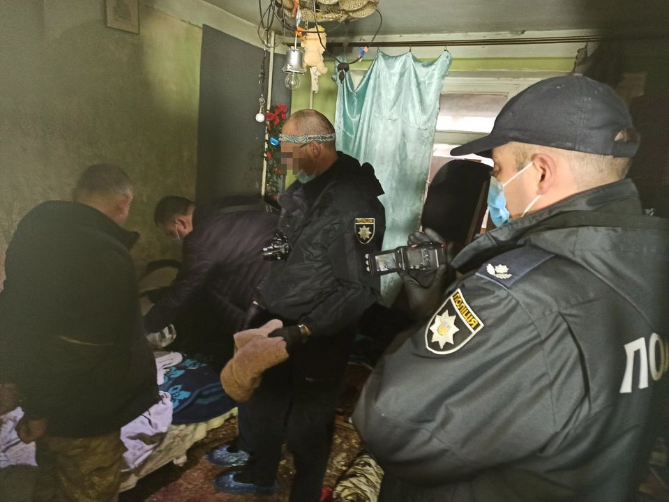 На Сихові чоловік до смерті побив гостя. Фото поліції